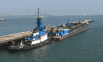 The tug Rebecca Lynn is unloading asphalt at Pier 5 (Sept. 15, 2006)