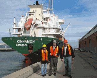TC Industries watches their steel unload from the Cinamon 11-8-2206