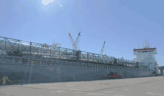 The Kwintebank carried wind tower blades into Milwaukee on November 9, 2006